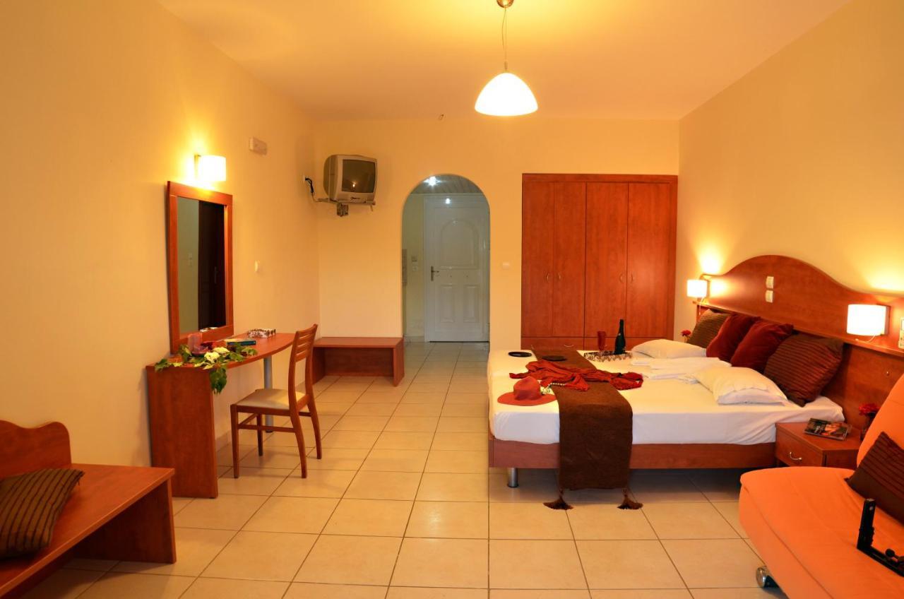 Belussi Beach Hotel & Suites Psarou  Chambre photo